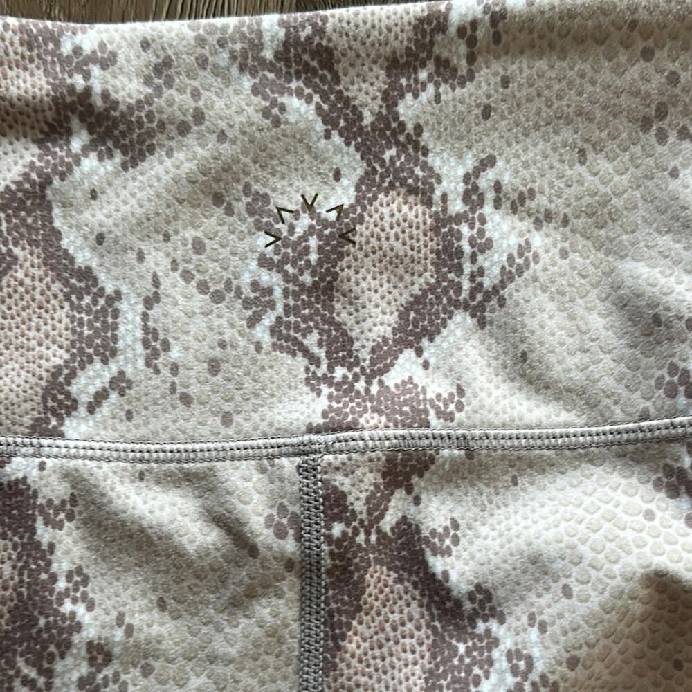 Varley Albury Champagne Snake Biker Shorts Size Small High Rise Supportive - Picture 4 of 5